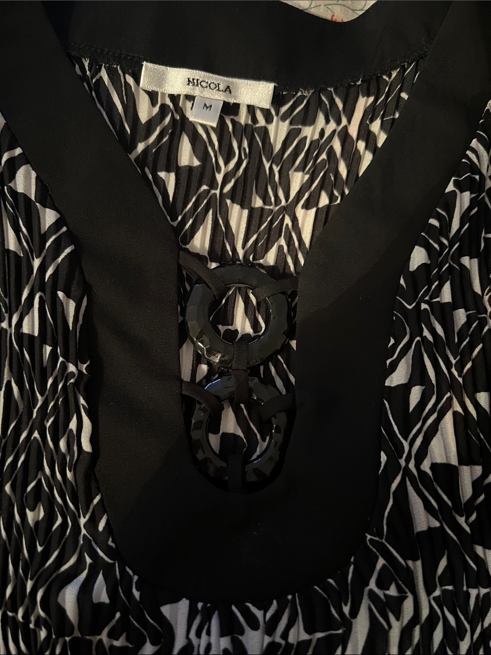 NICOLA Black & White Floral Smocked Tunic Top - Picture 6 of 10